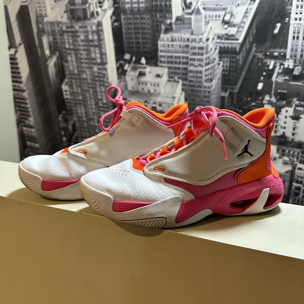 Jordan Max Aura 4 GS 'White Safety Orange Pinksicle' Youth size 5.5